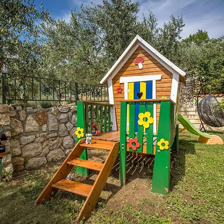 Lovely In With Kitchen Prázdninový dům