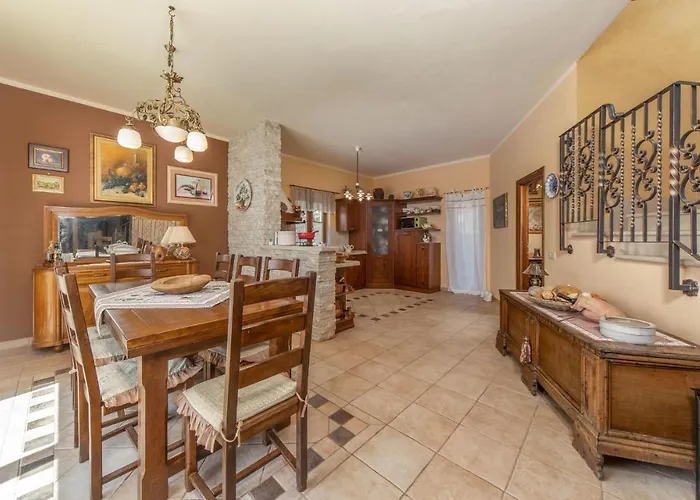 Holiday home Lovely In With Kitchen