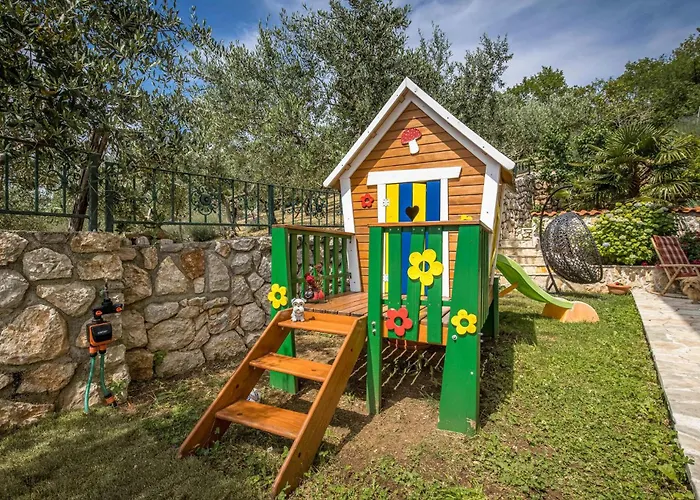 Lovely In With Kitchen Holiday home