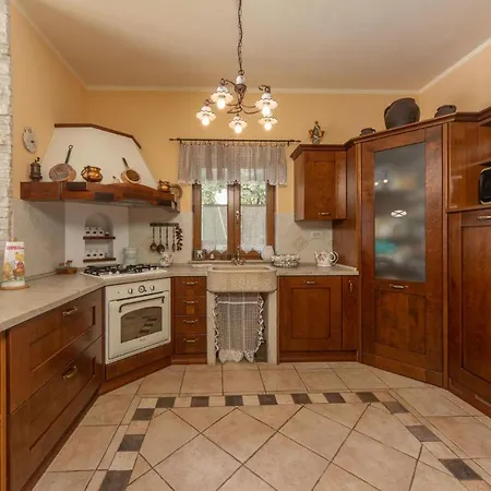 Lovely In With Kitchen Tatil Evi Kostrena