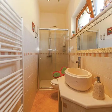 Tatil Evi Lovely In With Kitchen Kostrena