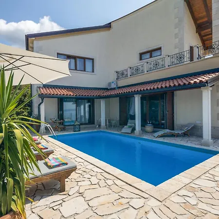 Tatil Evi Lovely In With Kitchen