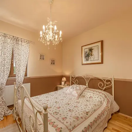 Tatil Evi Lovely In With Kitchen Kostrena