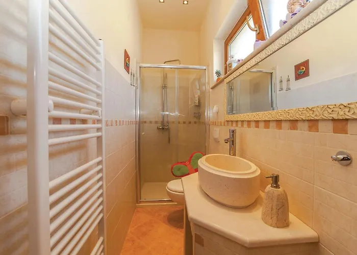 Hébergement de vacances Lovely In With Kitchen Kostrena
